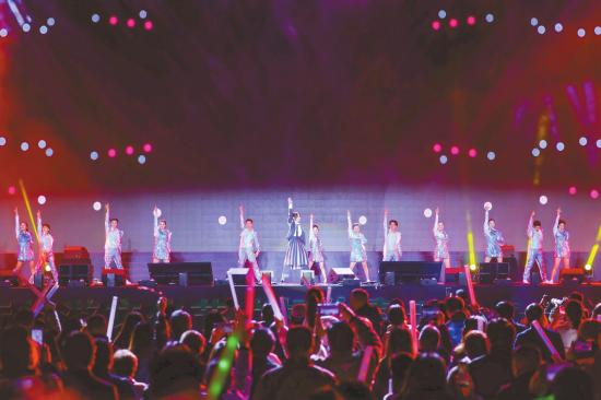 陳慧琳演唱《不如跳舞》。