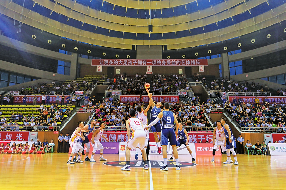 比賽現(xiàn)場 記者瞿波攝
