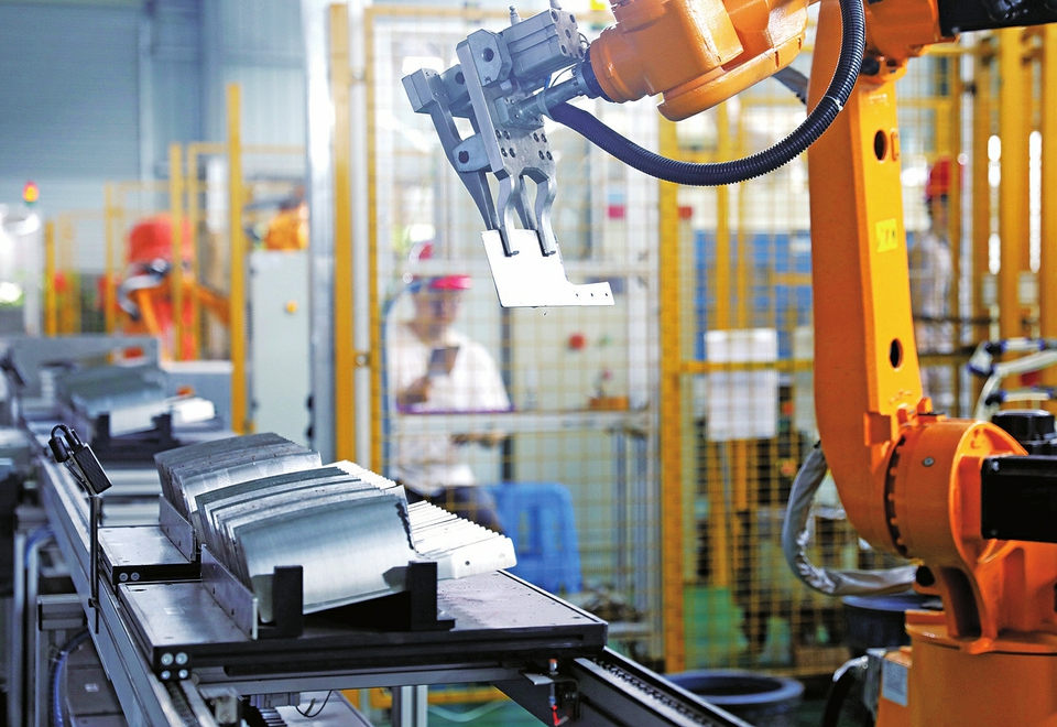 　　重慶市蕓利五金制造股份有限公司引進全球首條鍛打刀具智能化生產線，大大提升了刀具的生產效能。 記者黃舒攝
