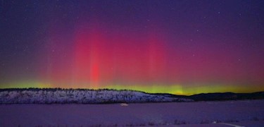 我國(guó)北方多地迎來(lái)新年首場(chǎng)“極光秀”