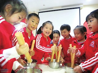 “打糍粑”迎中秋-大足網(wǎng)圖庫(kù)