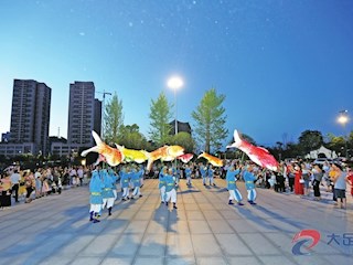 鯉魚燈舞在香國(guó)公園內(nèi)精彩上演