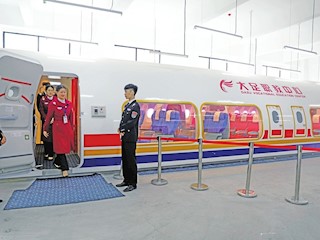 練習(xí)飛機(jī)乘務(wù)服務(wù)