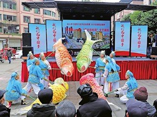 萬古鎮(zhèn)近日在街頭舉辦國家憲法日文藝演出