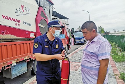 區(qū)消防救援支隊(duì)開展秋收時(shí)節(jié)消防安全宣傳活動(dòng)